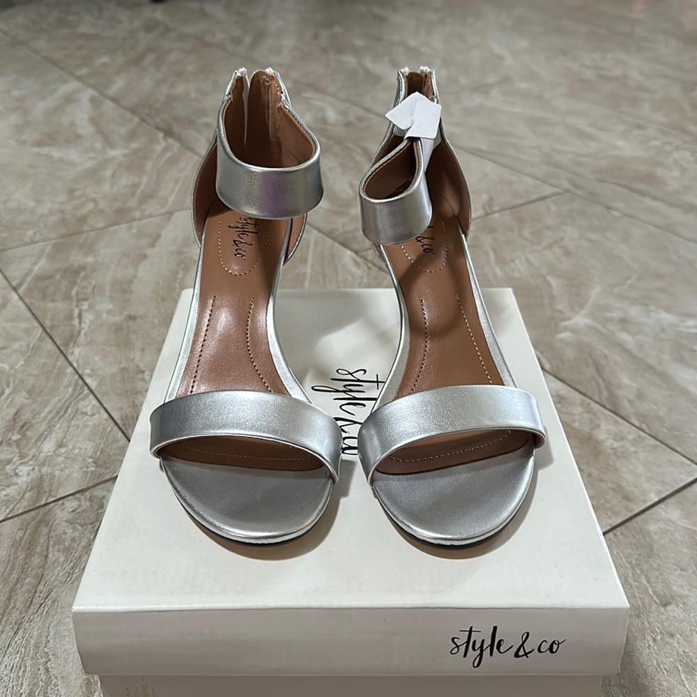 Style & Co Paycee Sandal Silver Size 7M